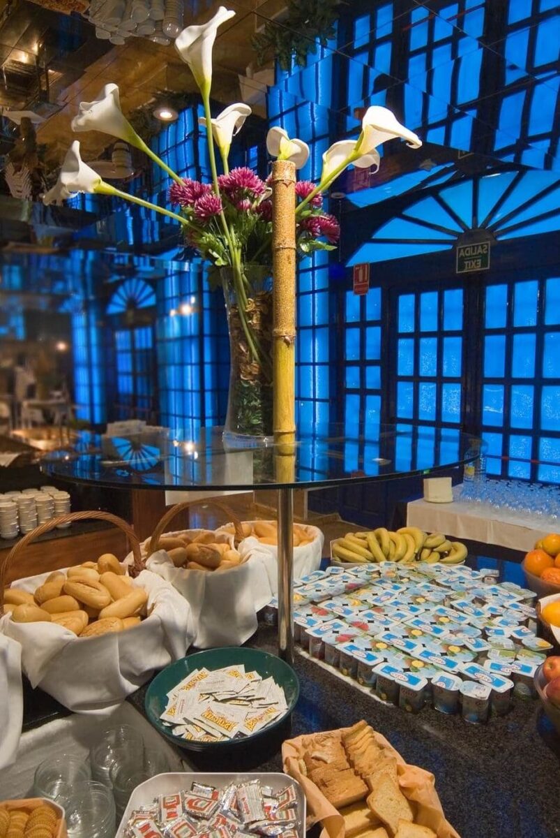 Dégustez un délicieux buffet à volonté de couscous