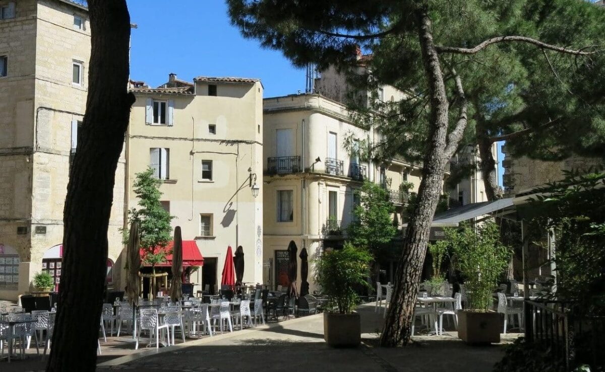 La majestueuse place Saint-Roch : Un trésor caché à découvrir !