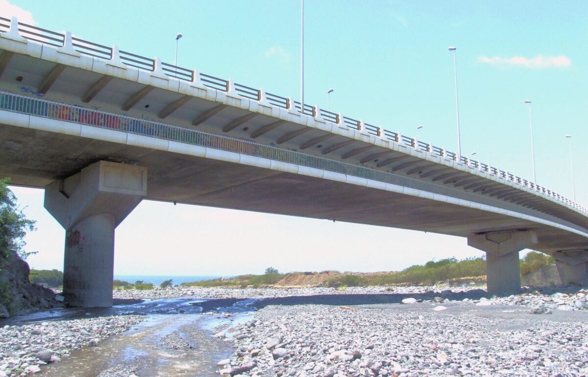 Le pont de la rivière Le Cavu : un bijou naturel à découvrir