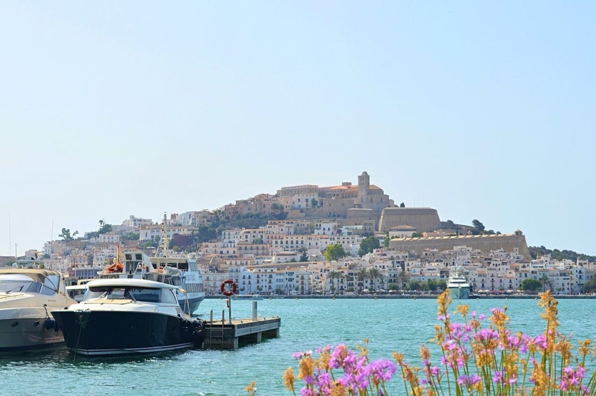 Location à Ibiza : Plongez dans l&rsquo;essence de l&rsquo;île blanche