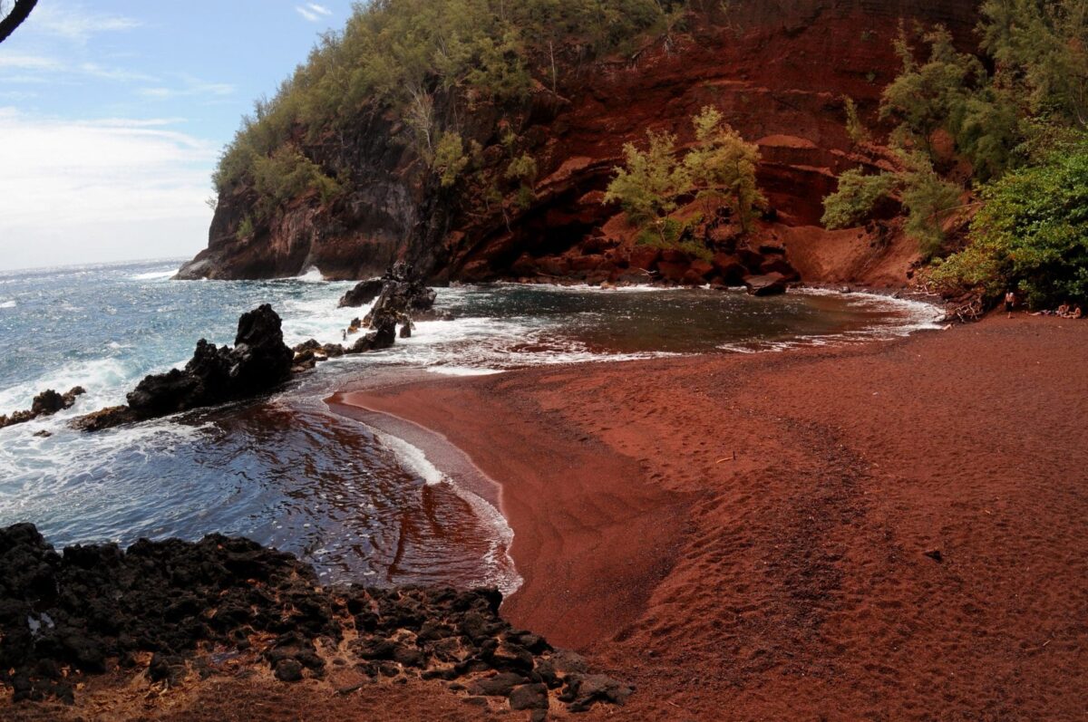 Découvrez la sublime plage d&rsquo;Agios Nikolaos : un paradis balnéaire à ne pas manquer !