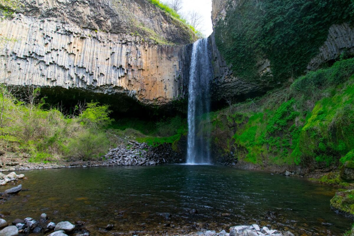 Comment explorer la superbe cascade du Mont-Dore lors d&rsquo;une randonnée?
