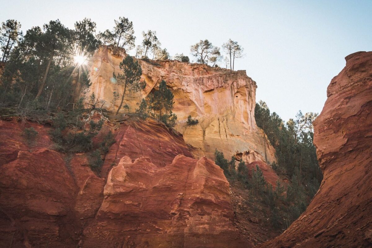 Les Couleurs du Colorado Provençal: Un Voyage Photogénique à Travers les Ocres de Luberon