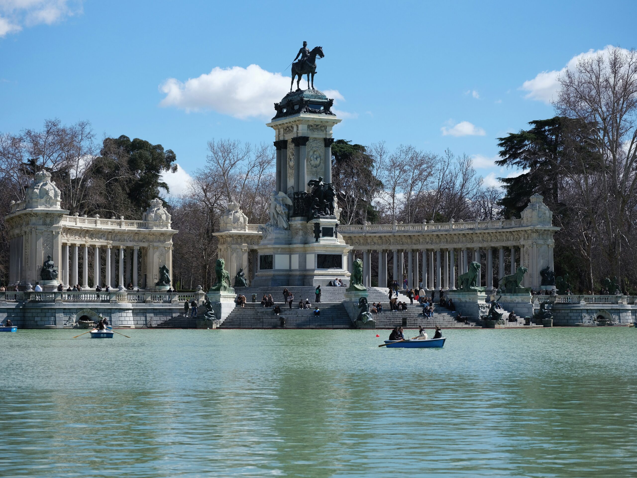 location de bateaux : louez un bateau pour une journée inoubliable sur l'eau