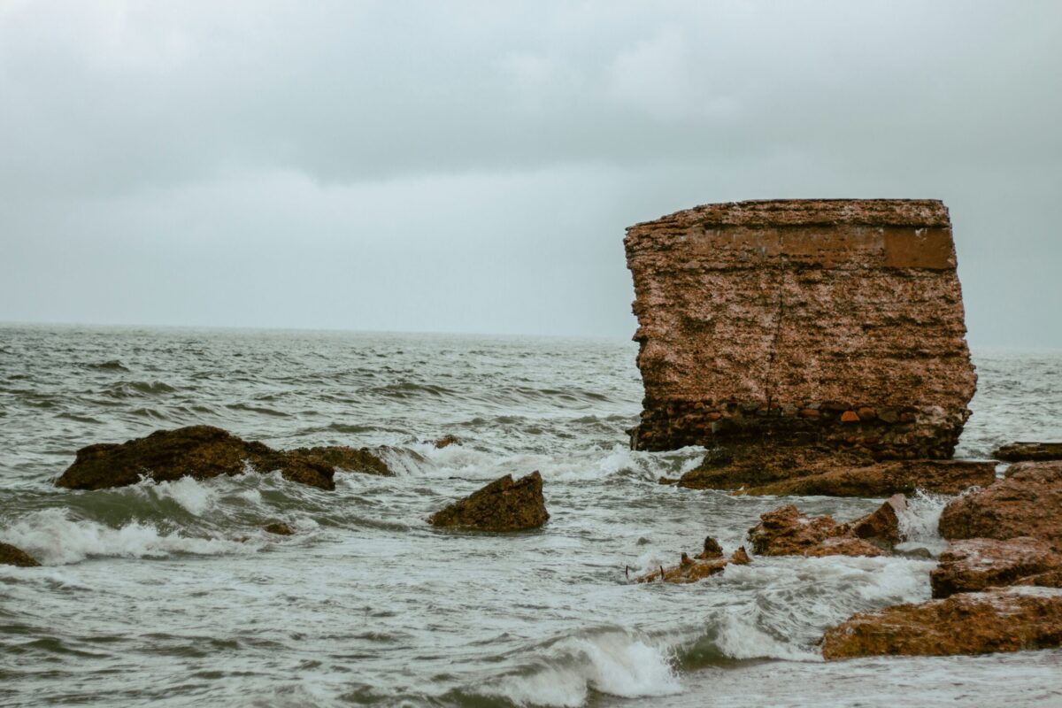 découvrez notre sélection de abris de plage pour profiter d'un moment de détente au bord de la mer. protégez-vous du soleil et du vent avec nos modèles de haute qualité.