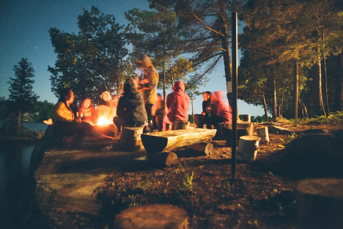 découvrez notre camping idéalement situé au cœur de la nature, pour des vacances en plein air et des moments inoubliables en famille ou entre amis.