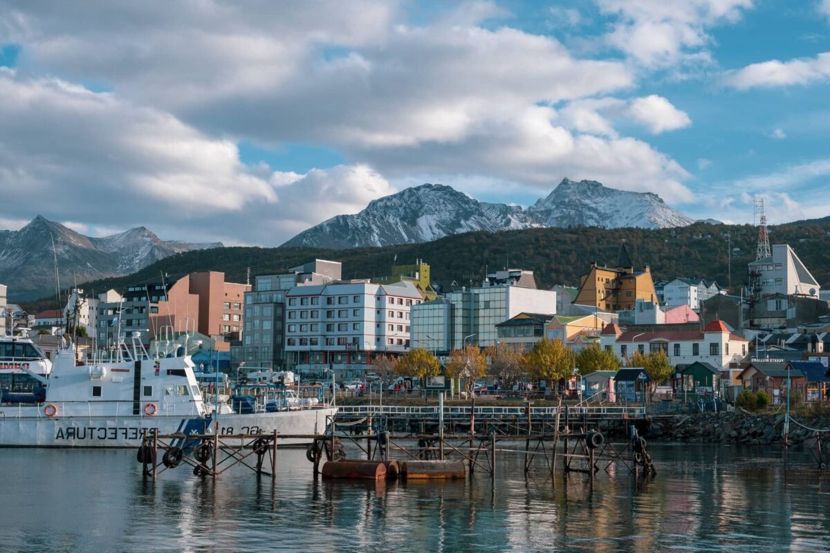 Cap sur Puerto Williams : Découverte du Village le Plus Australe du Monde