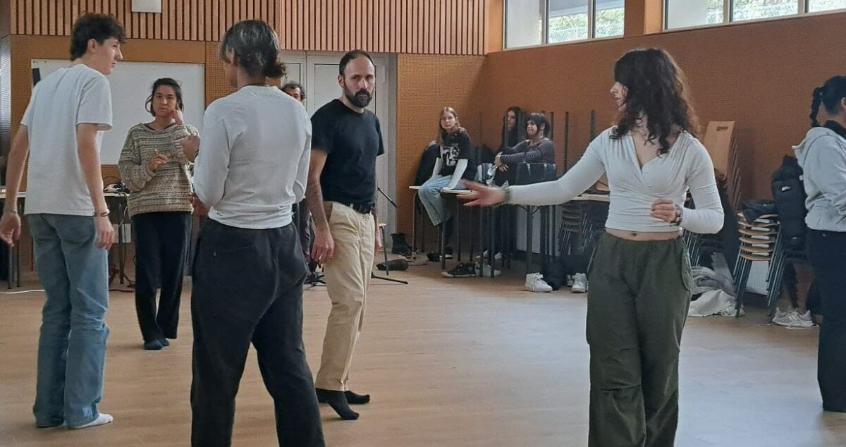 Découvrez le Monde sur Deux Roues: l&rsquo;Aventure Urbaine avec Camille Scooters