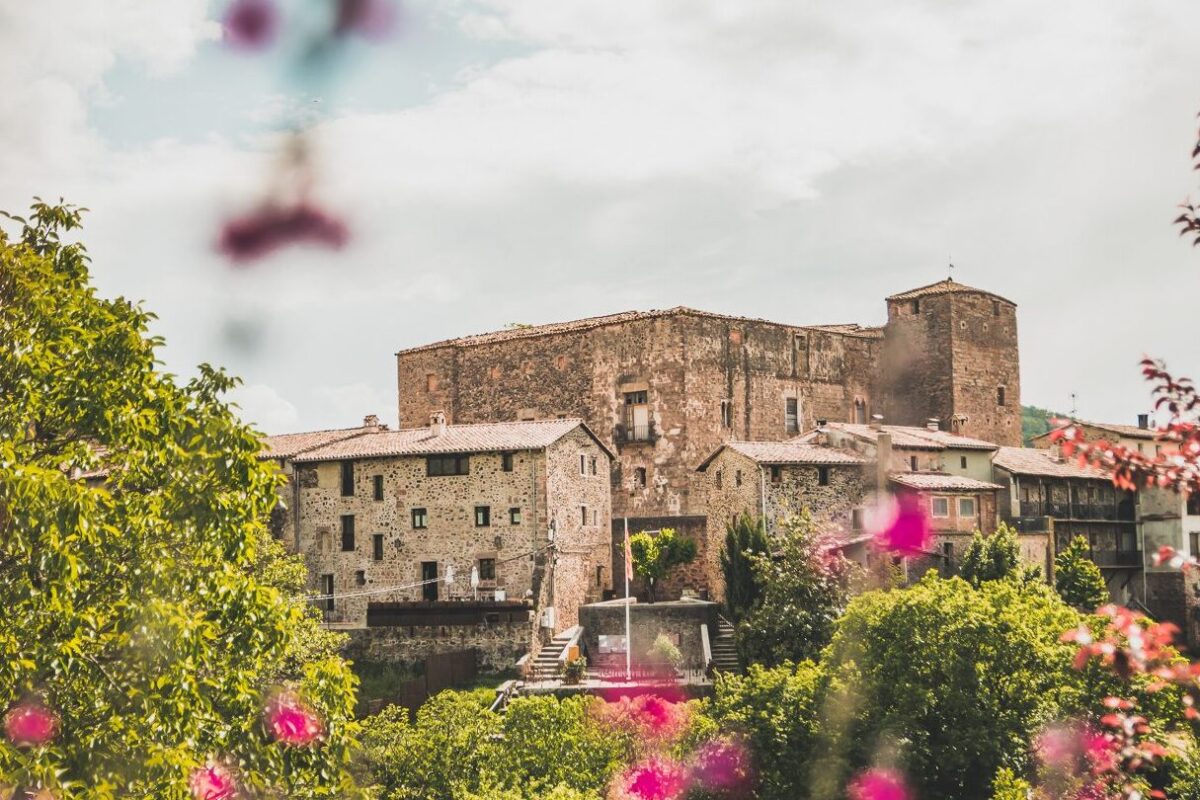 La Garrotxa : un voyage au cœur des volcans catalans et des villages médiévaux