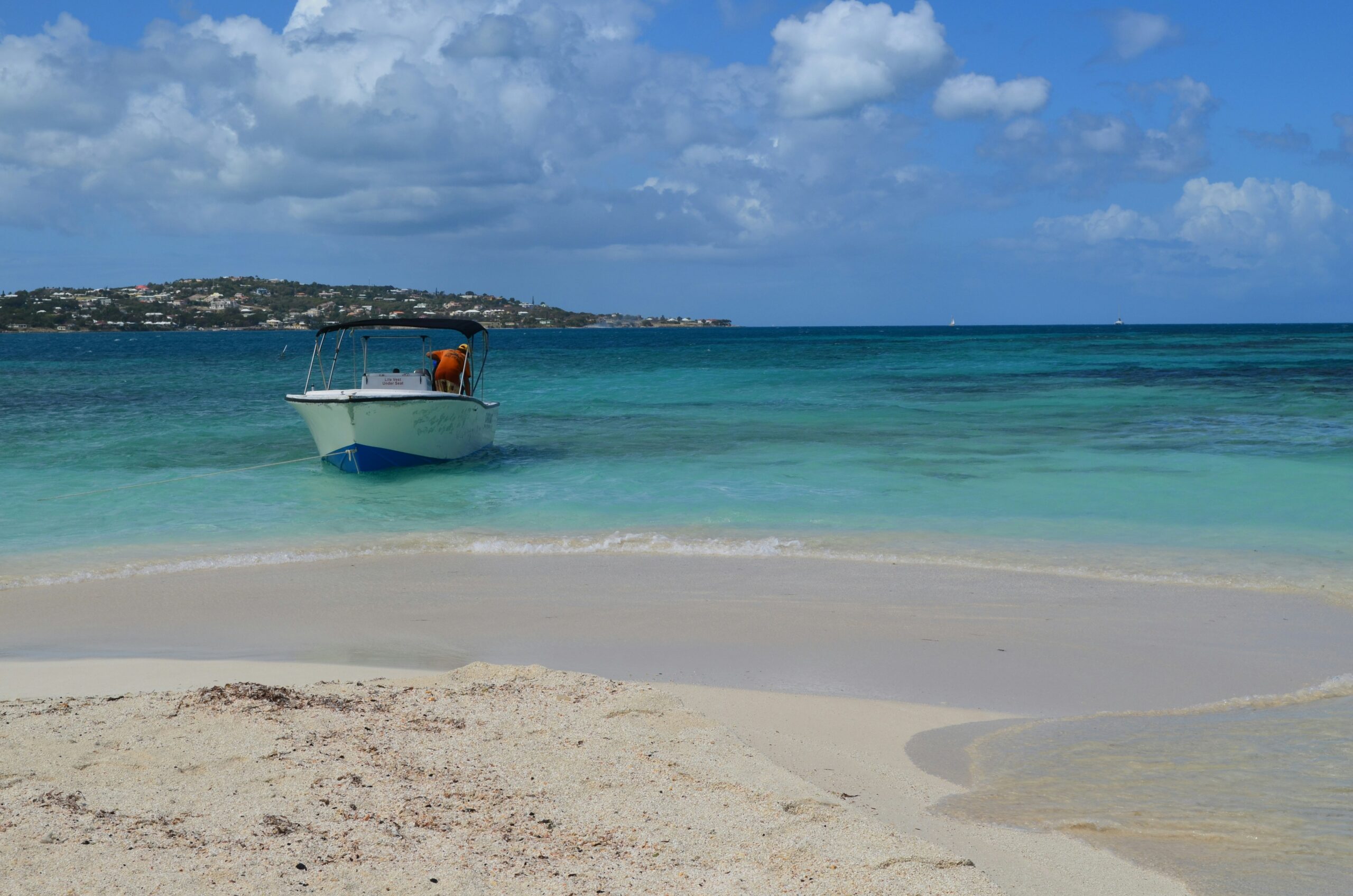 louez un bateau pour une journée de détente ou d'aventure avec nos offres de location de bateaux.