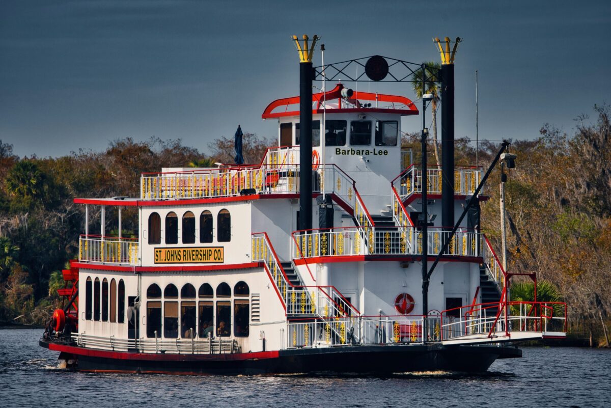 louez un bateau pour une aventure inoubliable. découvrez notre large sélection de locations de bateaux pour profiter pleinement de la mer et du soleil.