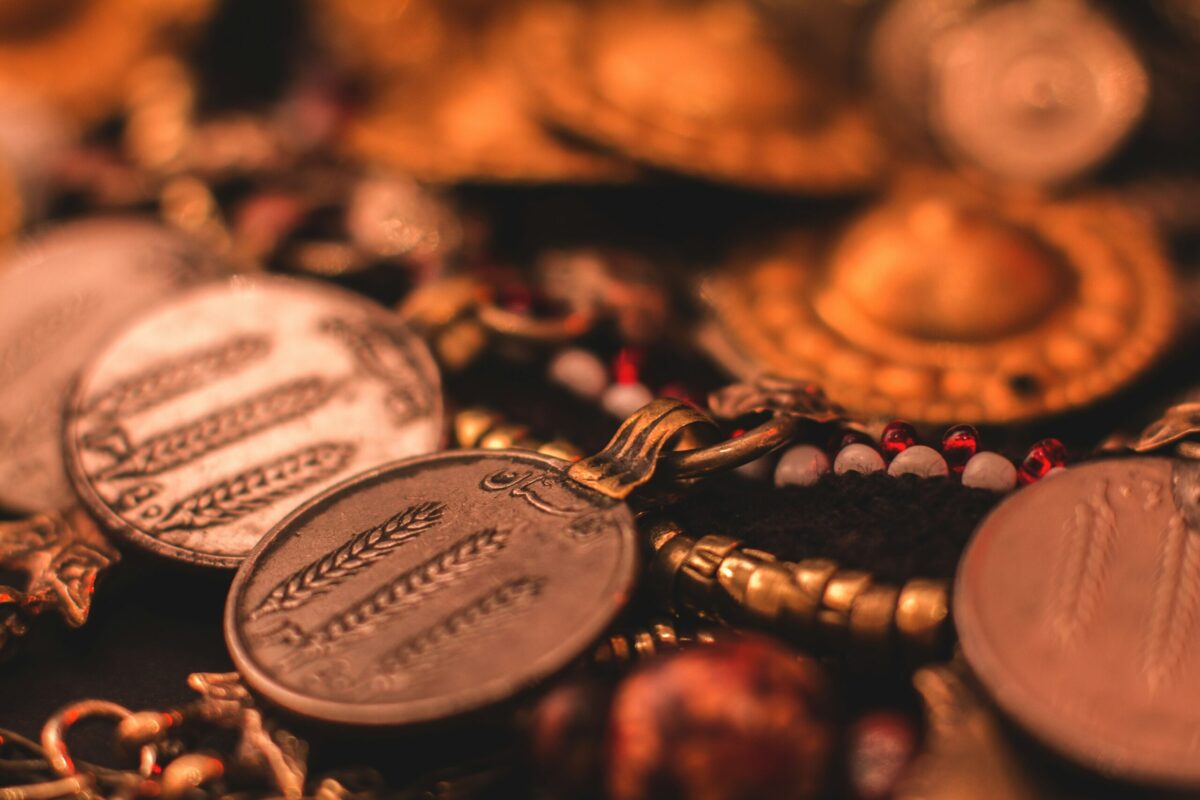 découvrez les trésors cachés avec treasures - la plus grande collection de trésors du monde à portée de main.