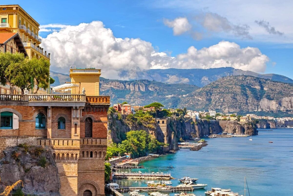 Escapade Napolitaine: Découverte et Secrets d&rsquo;une Ville Envoûtante