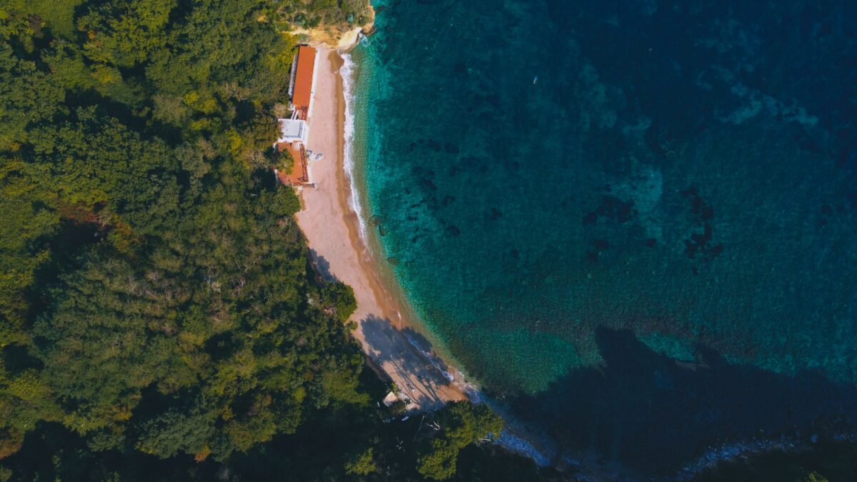 plage monténégro mer turquoise