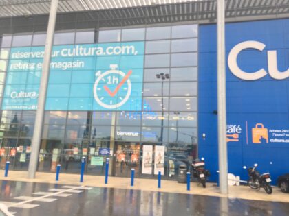 Façade du magasin Cultura à Aubagne