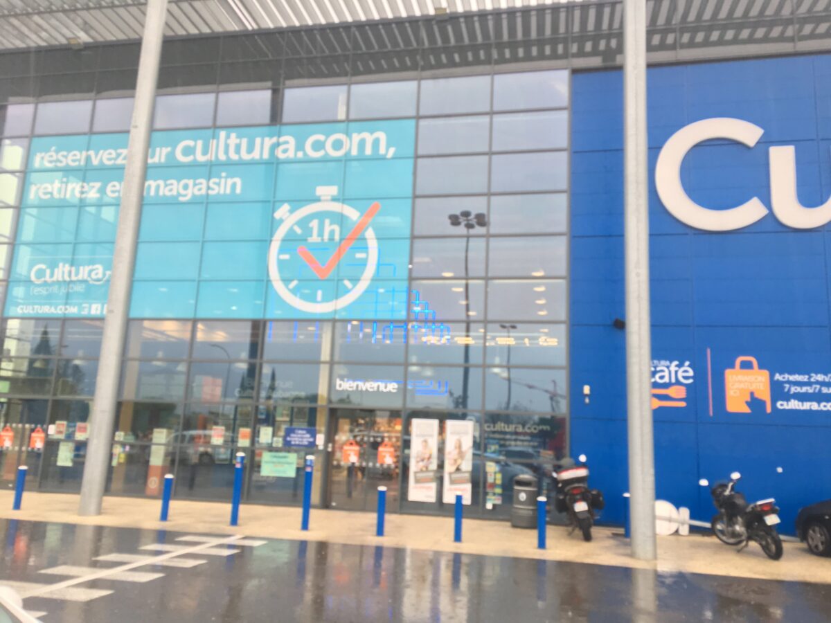 Façade du magasin Cultura à Aubagne